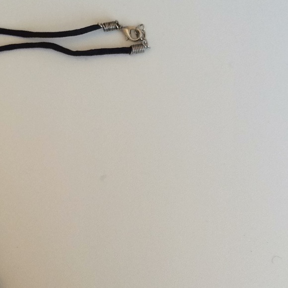 Beautiful stone necklace on string - Picture 5 of 6